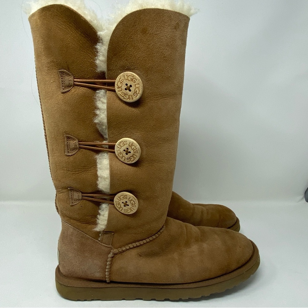UGG Boots - Picture 3 of 4